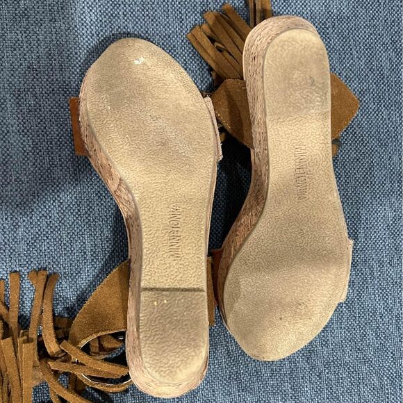 Minnetonka Poppy Wedge Sz. 8 normally $57! - Picture 3 of 5